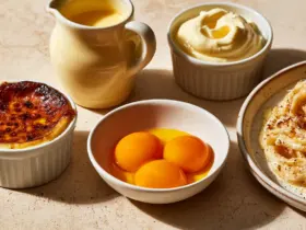 Bol de jaunes d'oeufs entouré de crème brûlée, crème anglaise, mayonnaise et carbonara